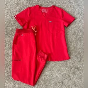 Figs Scrub Set in Pop Red